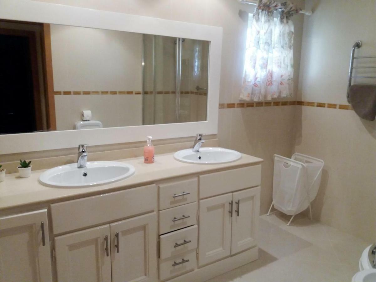 Apartment Coelha Beach - Pool - Free Wi-Fi - Air Con アルブフェイラ エクステリア 写真